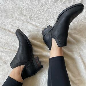 Sorel Lolla Cut Out Booties Size 6.5